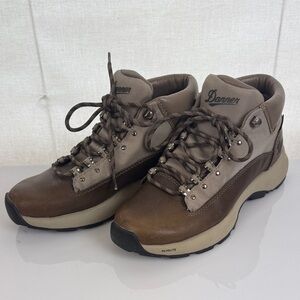 Danner Women's Hiking Boots Dry Waterproof Lifestyle Boot 7